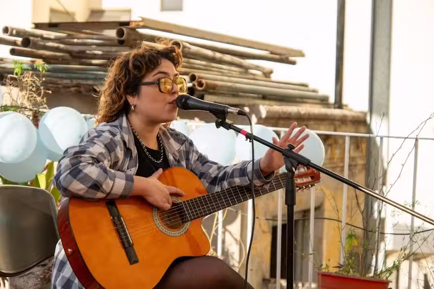 Clases de Canto Guitarra y Oratoria por Alina Farah