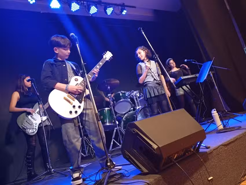 Colegio Ima Instituto Malvinas Argentinas Escuela Primaria y Secundaria