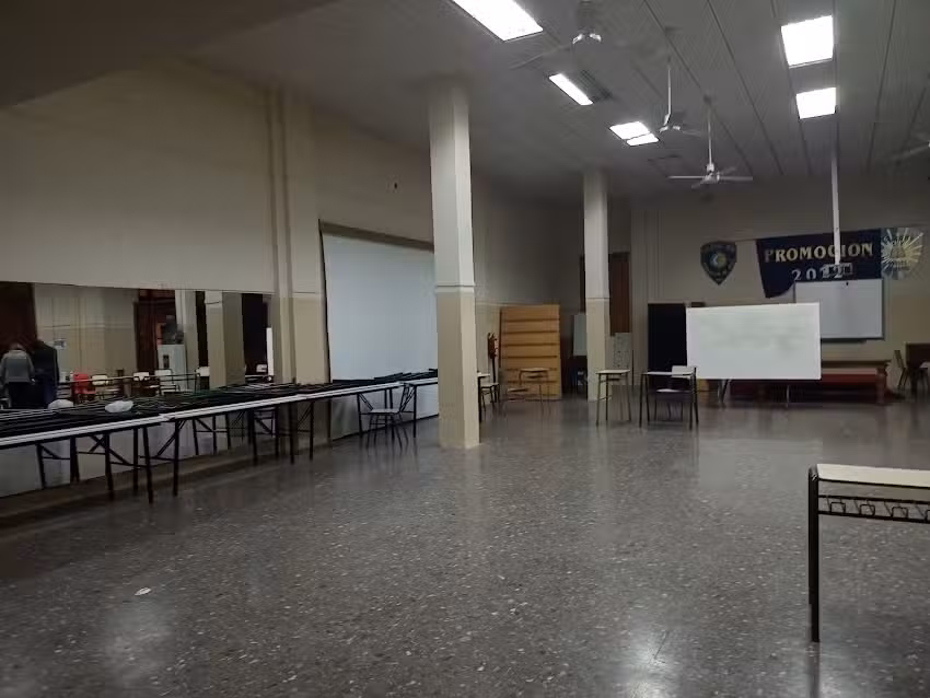 Colegio Nº15 De 2 Revolución de Mayo