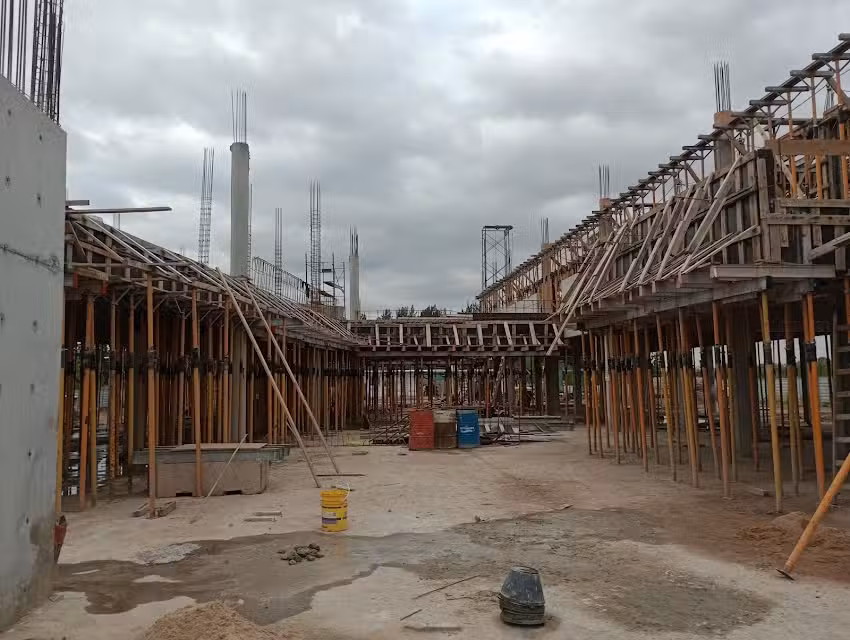 Colegio Sagrada Familia en obra