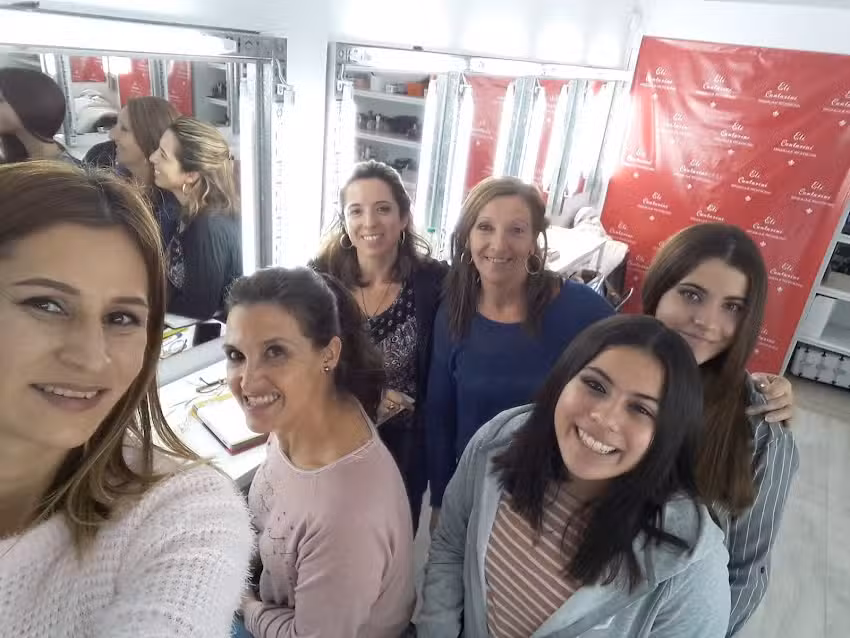 Eli Cantarini Maquillaje Profesional escuela