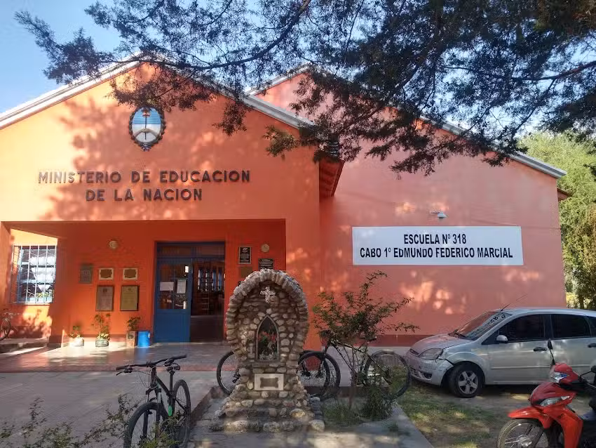 Escuela 318 Cabo 1º Edmundo Federico Marcial