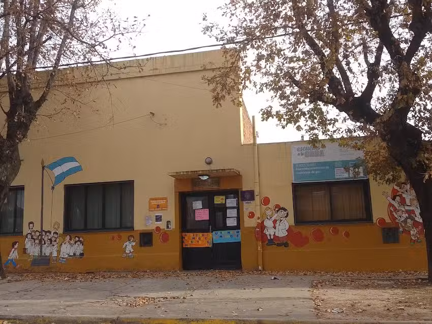 Escuela 83