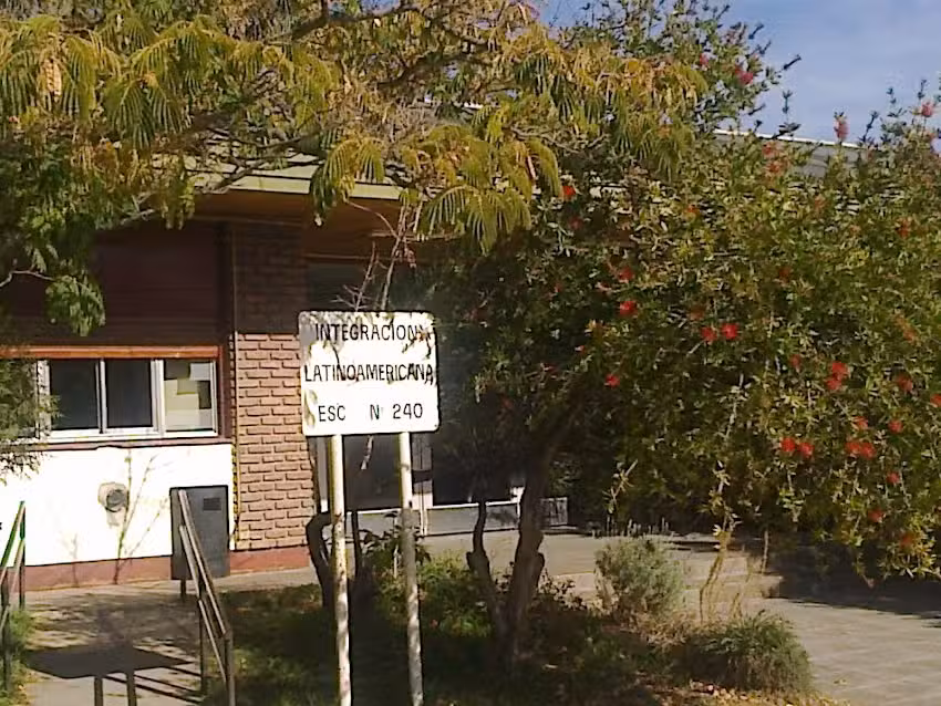 Escuela cabecera 240 plottier