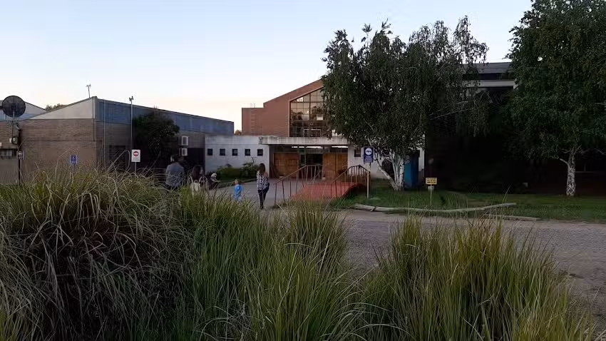 Escuela De Agricultura Y Ganaderia