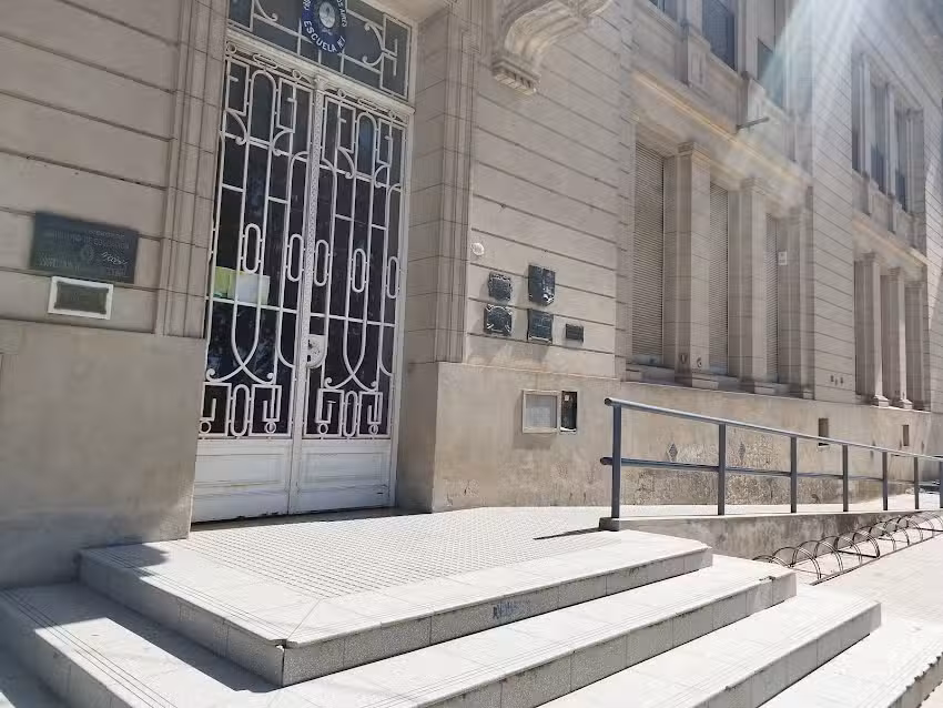 Escuela De Educación Primaria Nº1 Domingo Faustino Sarmiento