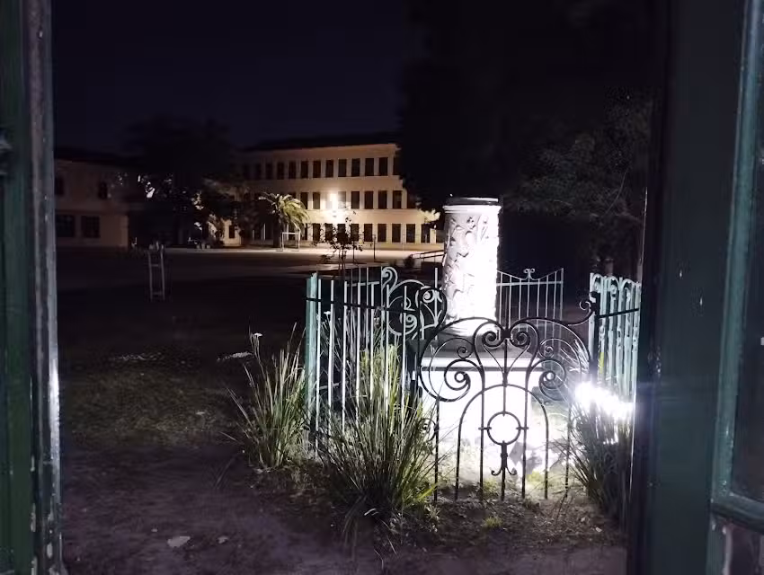 Escuela de Educación Secundaria n11 Almirante Guillermo Brown nacional de Adrogue