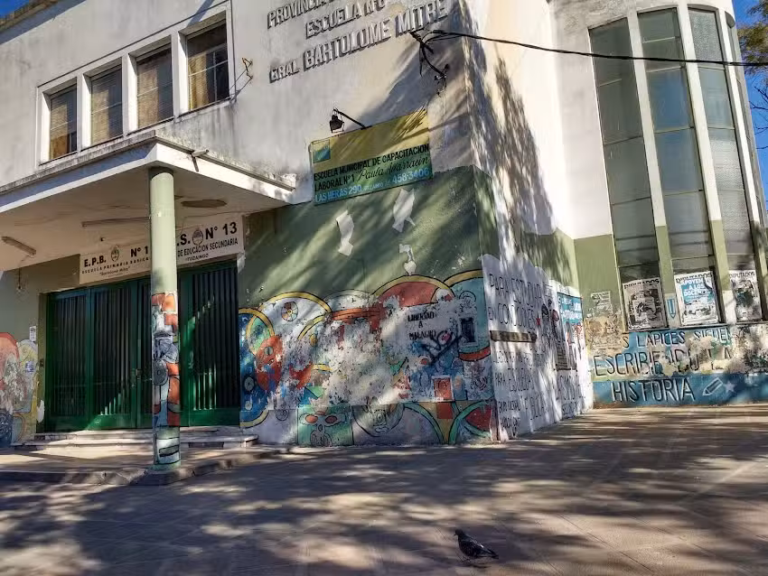 Escuela de Educación Secundaria Nº 13 Ituzaingó
