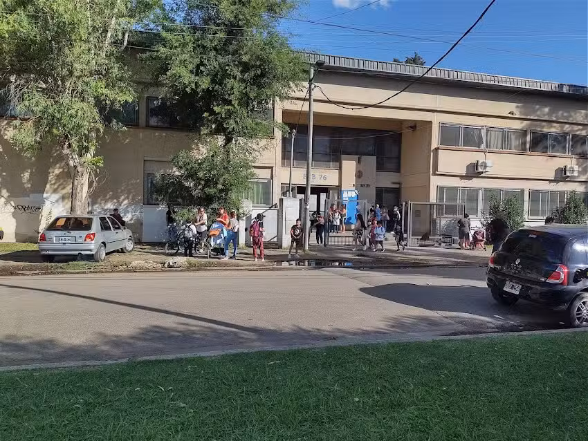 Escuela de Educación Secundaria nº76