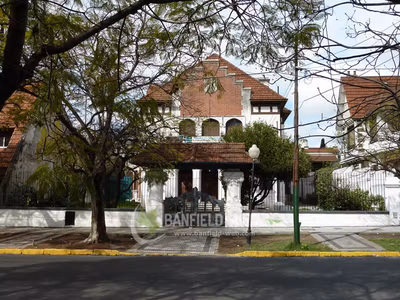 Escuela De Educación Secundaria Nº12 ex Colegio Nacional de Banfield Conaba