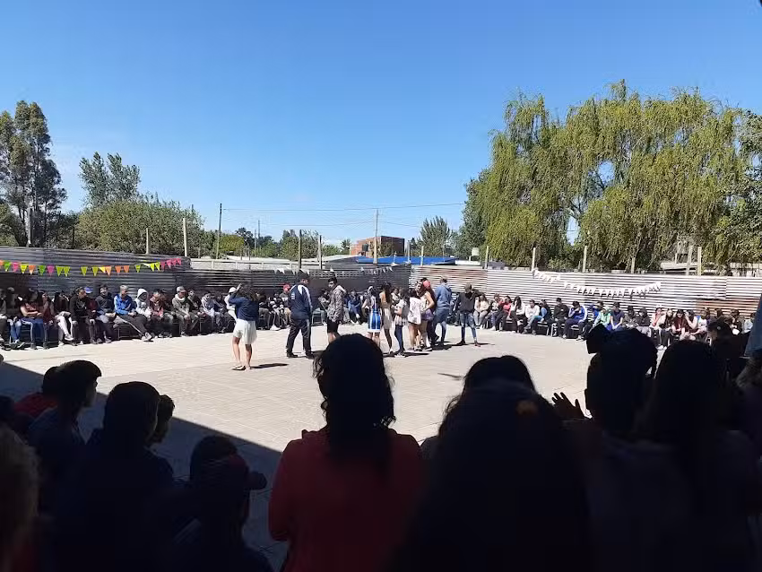 Escuela De Educación Secundaria Nº54