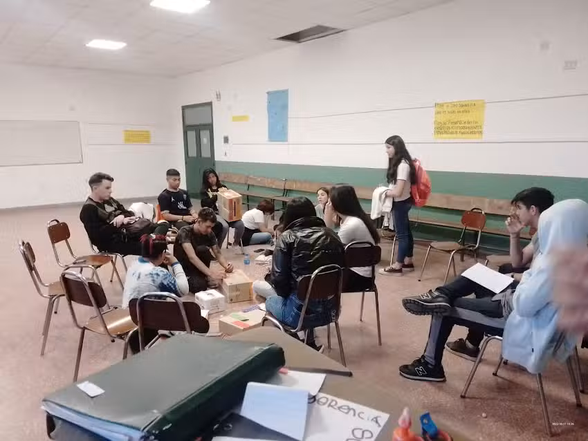 Escuela De Enseñanza Media N330 República De Grecia Legion Mapuches Crew