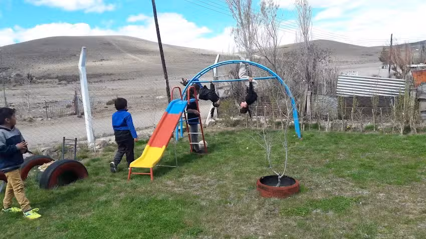 Escuela Del Lu gar Bajo Caracoles