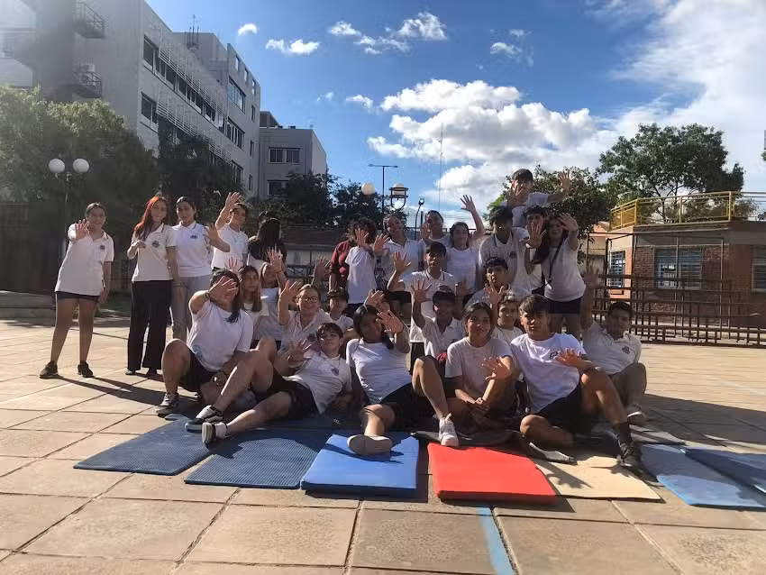 Escuela Egb N3 Negros por la vida y Polimodal N 45 Héroes del Atlántico Sur