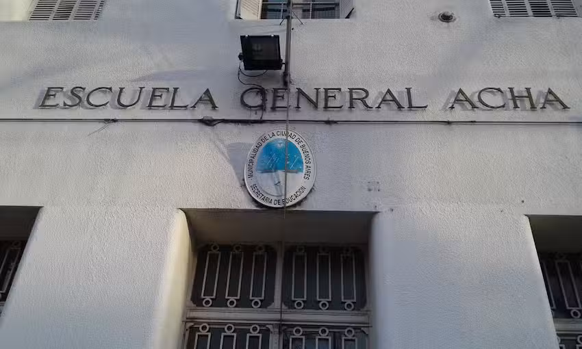Escuela General Acha