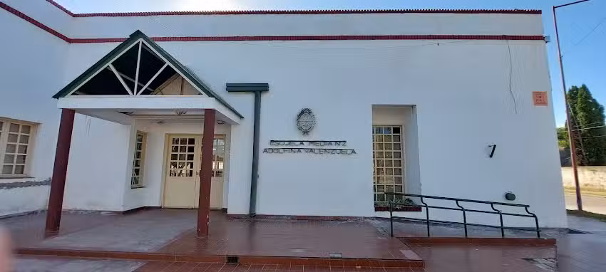 Escuela Media Adolfina Valenzuela