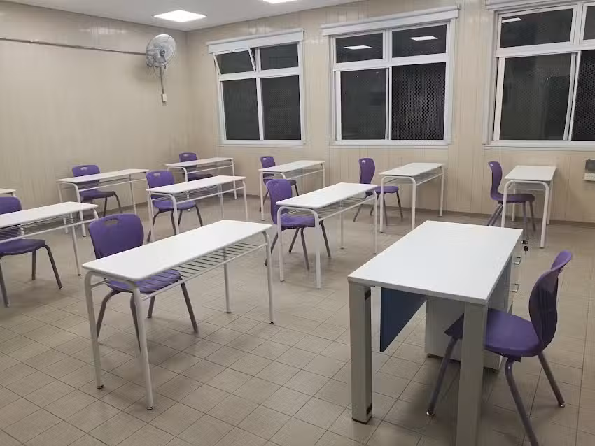 Escuela Media N1 De 13 Manuel Mujica Láinez