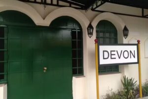 Escuela Modelo Devon Villa Luzuriaga