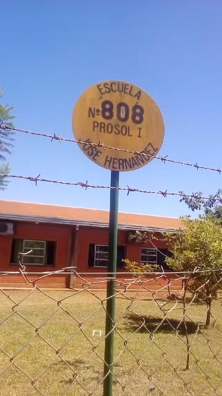 Escuela N806