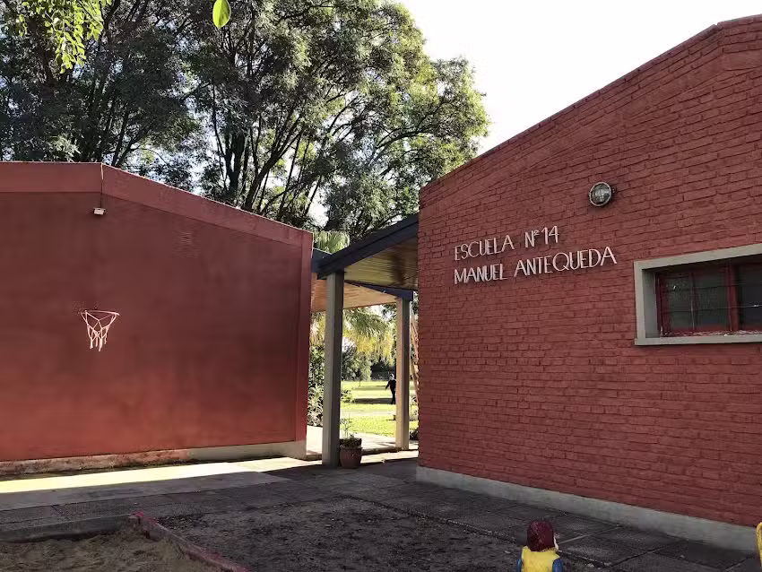 Escuela Nº 14 Manuel Pacífico Antequeda