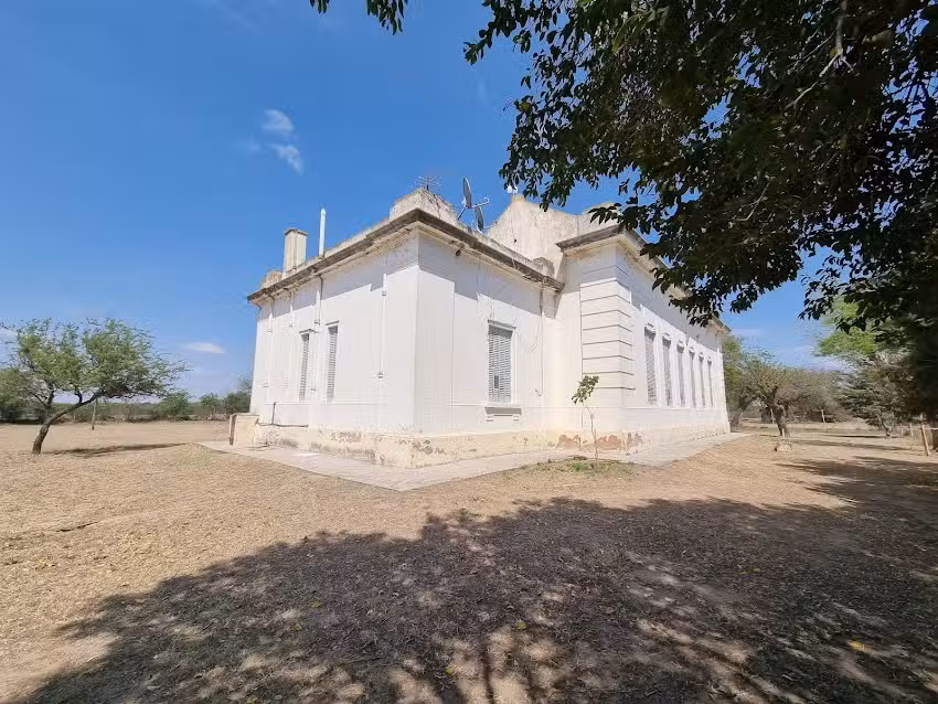 Escuela Olegario V Andrade