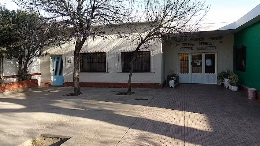 Escuela primaria y jardín de infantes Esteban Echeverría