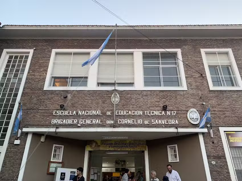 Escuela Técnica N 17 D E 13 Reg Vii Brig Gral Cornelio Saavedra