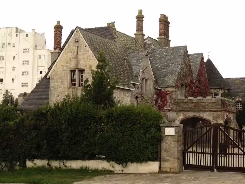 Holy Trinity College Colegio Santísima Trinidad