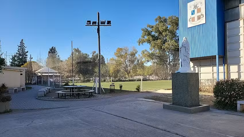 Institución Escuti Sagrada Familia