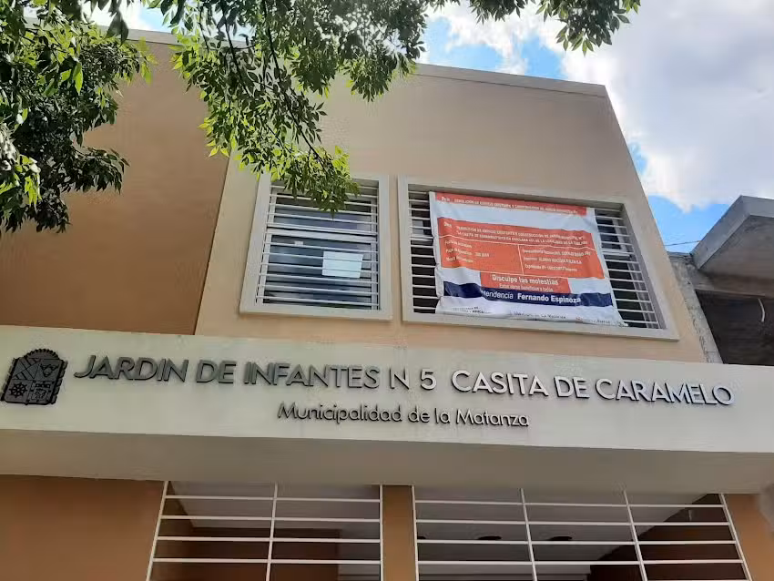 Jardín Municipal Núm 5 Casita de caramelo