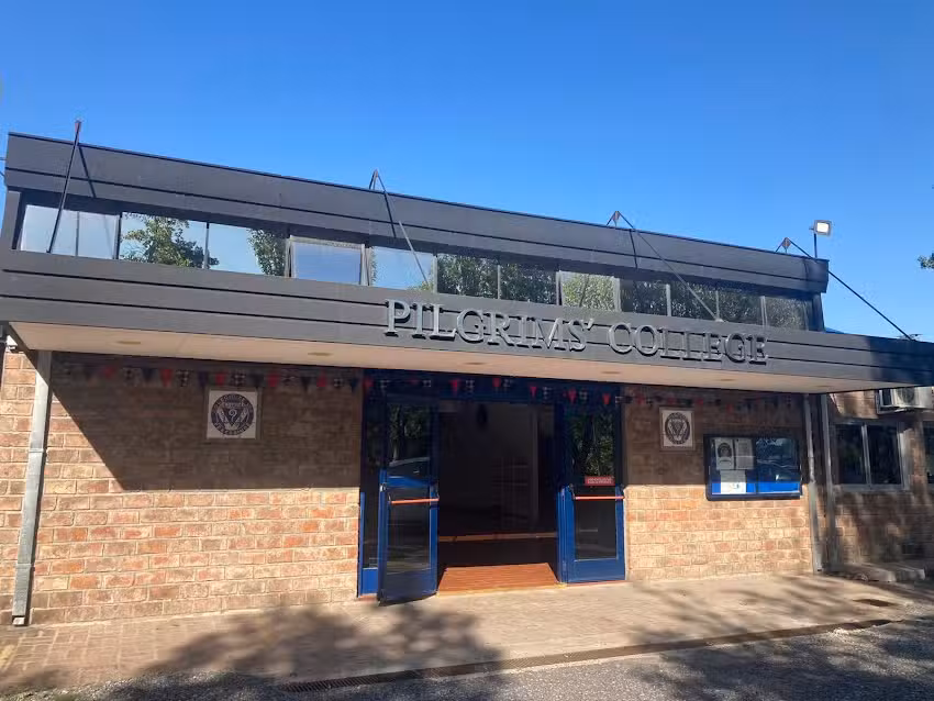 Pilgrims College sede San Isidro