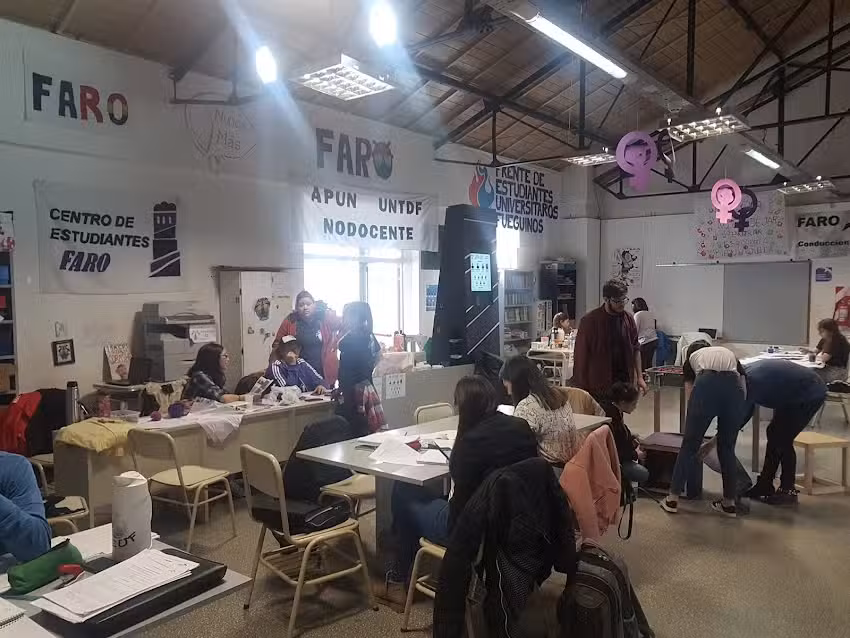 Universidad Nacional de Tierra del Fuego AeIAS y RadioUNTDF